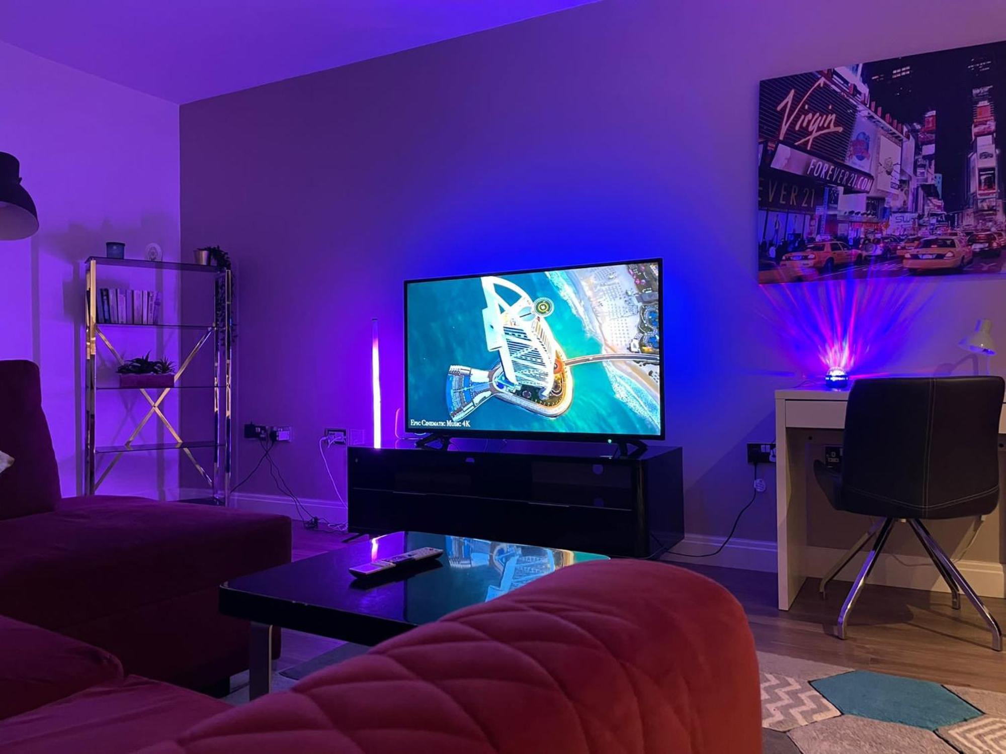 24-7 Secured Centre With Free Underground Parking And Wifi *
