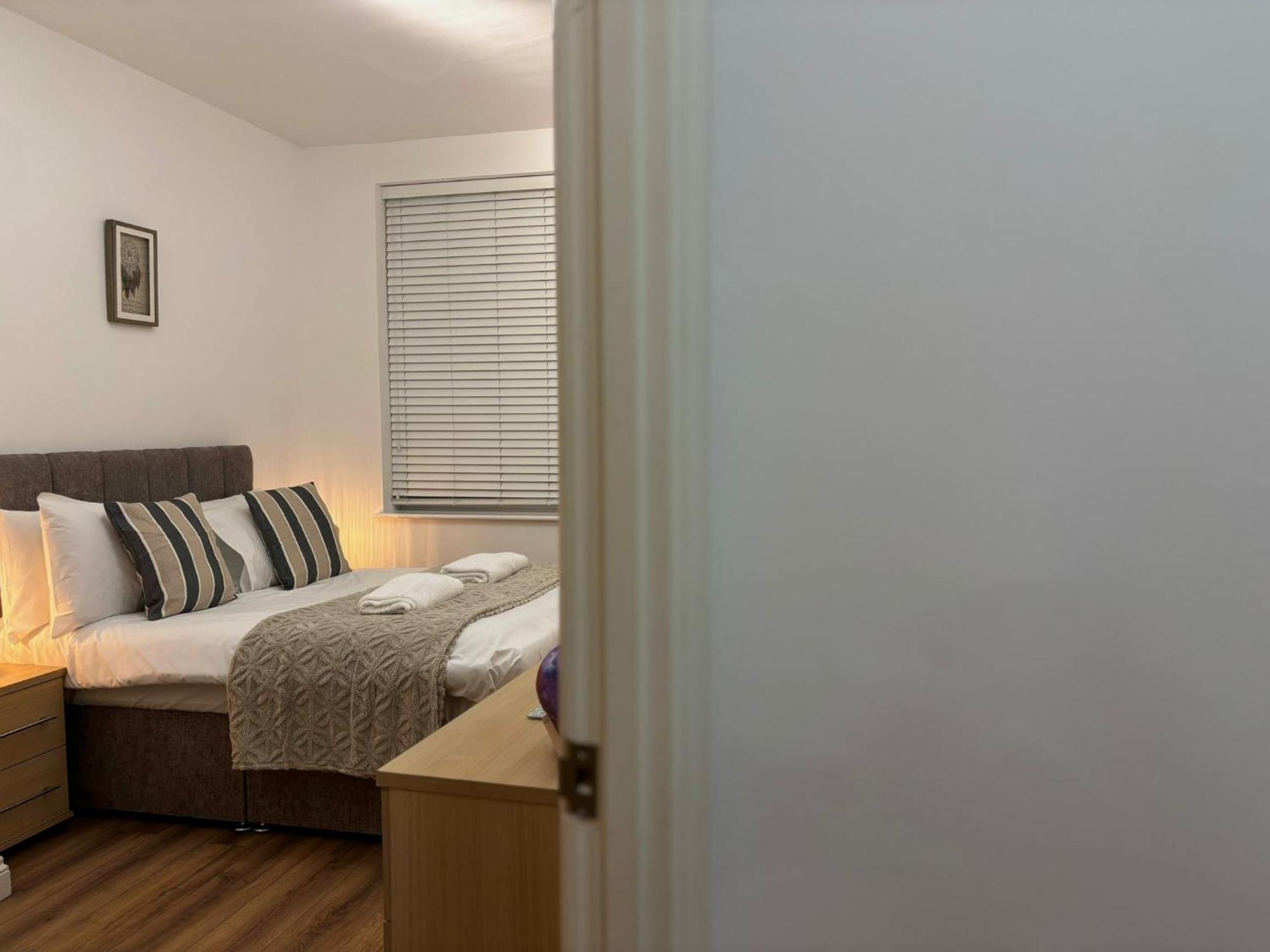 24-7 Secured Centre With Free Underground Parking And Wifi