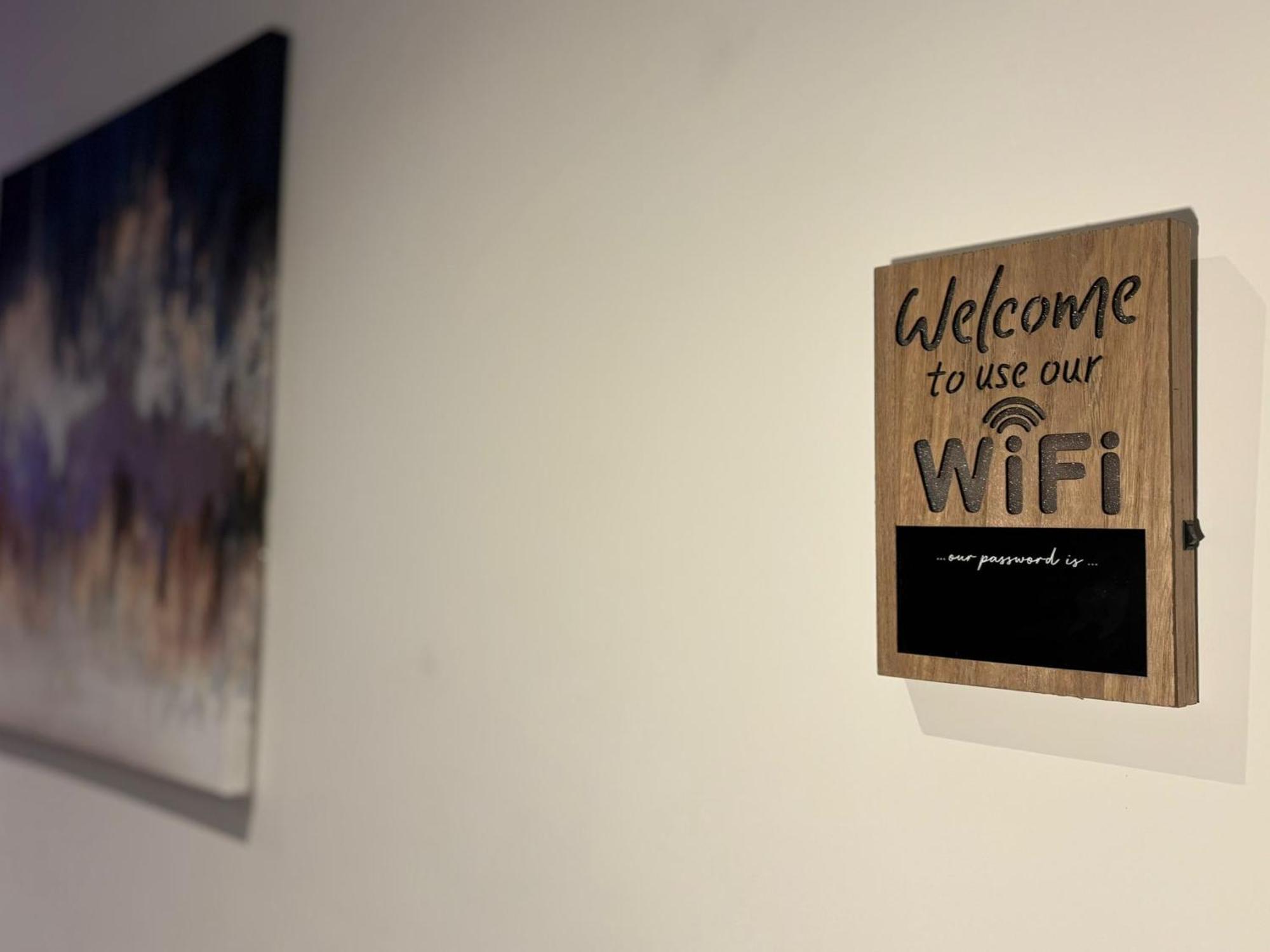 24-7 Secured Centre With Free Underground Parking And Wifi Birmingham