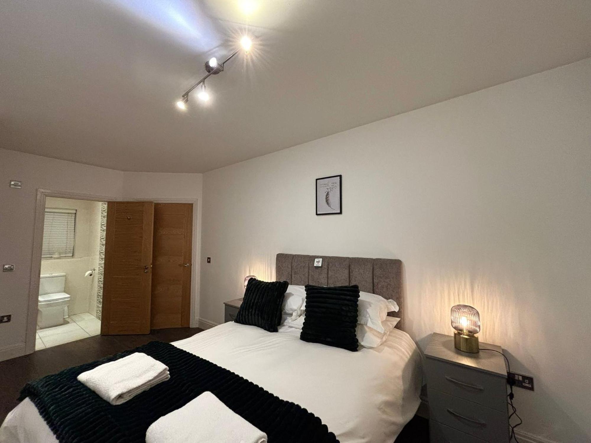 24-7 Secured Centre With Free Underground Parking And Wifi