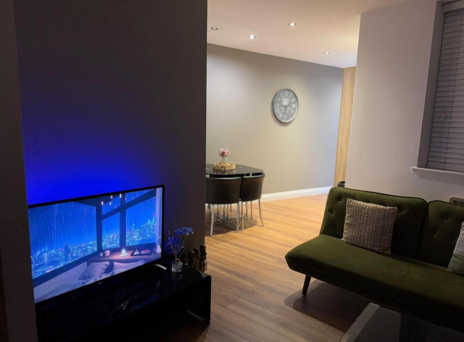 Apartamento 24-7 Secured Centre With Free Underground Parking And Wifi *