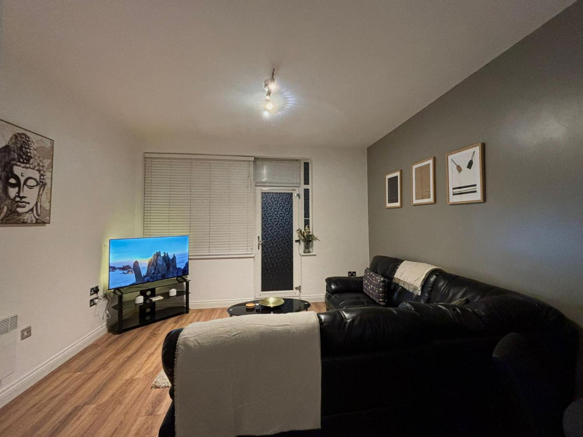 24-7 Secured Centre With Free Underground Parking And Wifi
