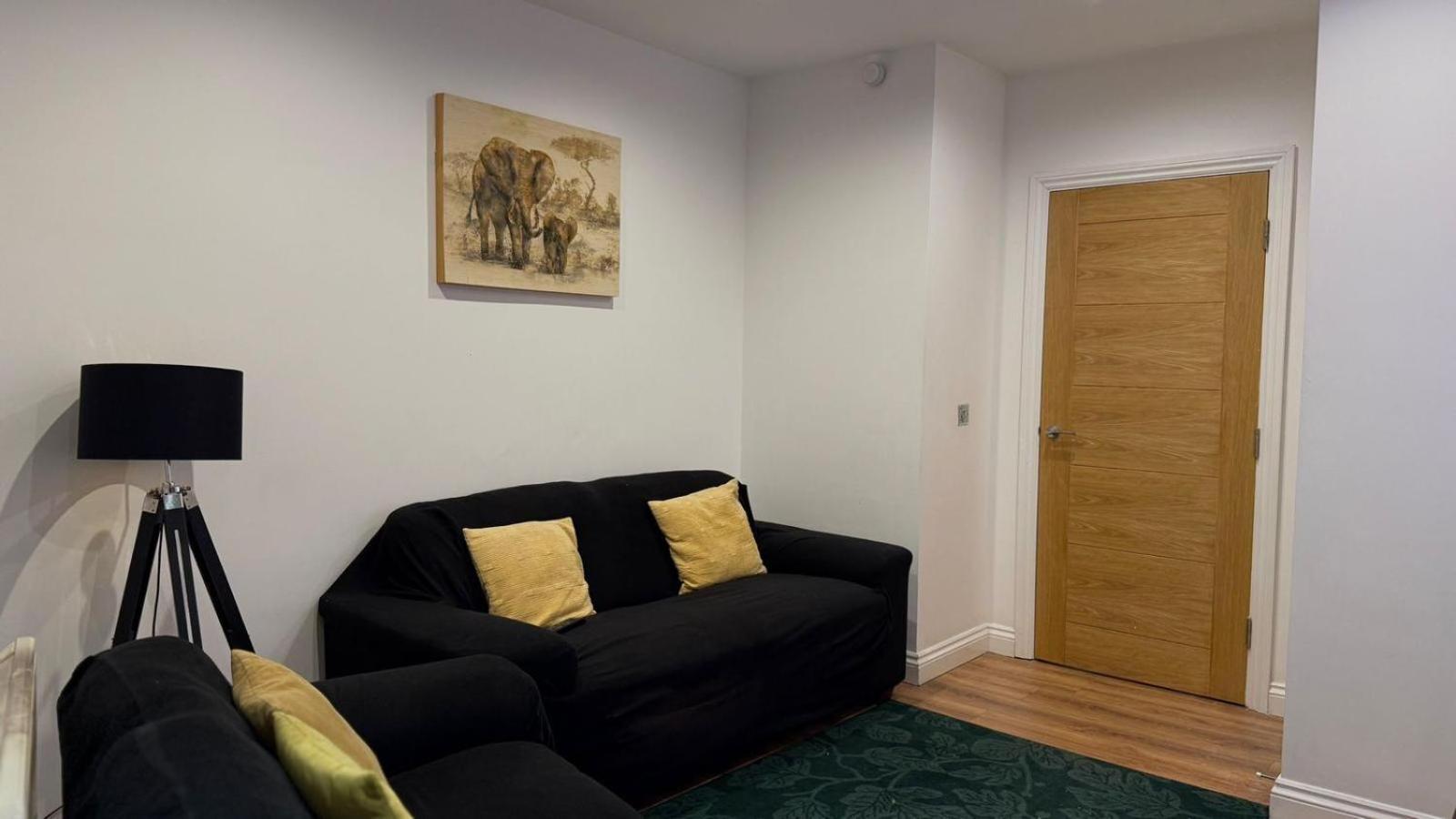 24-7 Secured Centre With Free Underground Parking And Wifi * Birmingham